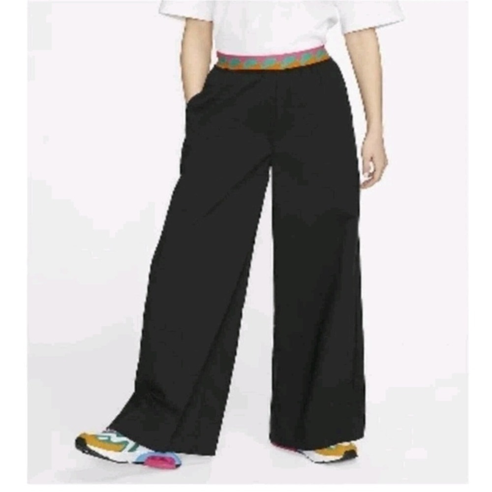 Nike Women's Black Sportswear Relaxed Fit Dance Wide Leg Parachute Pants Size M